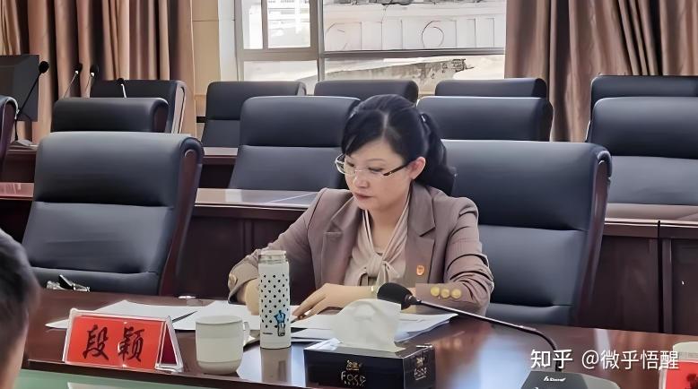 29岁当县长、39岁升正厅,云南“美女贪官”段颖的权色狂奔路:一场教科书式的腐败现形记 - 知乎