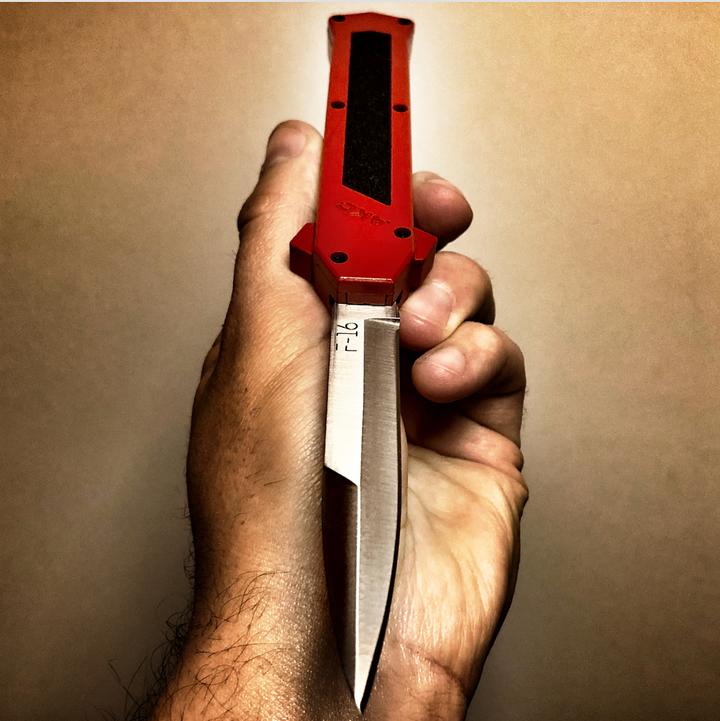 便宜,质量也好,这就足够了:意大利akc双动直跳刀