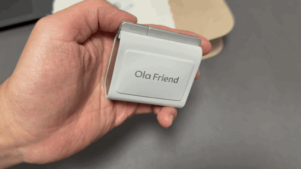 字节跳动豆包推出的首个AI耳机——Ola Friend智能体耳机，这款开放