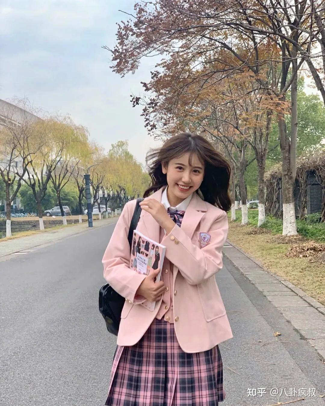 一栗小莎子：十年JK无人知，一朝蓝衣天下识！ - 知乎