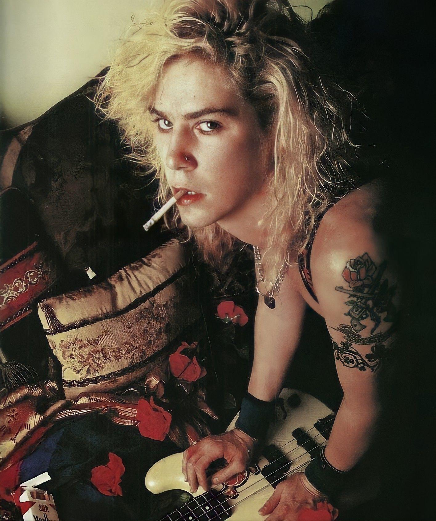 有哪些高颜值的摇滚乐手? - 知乎