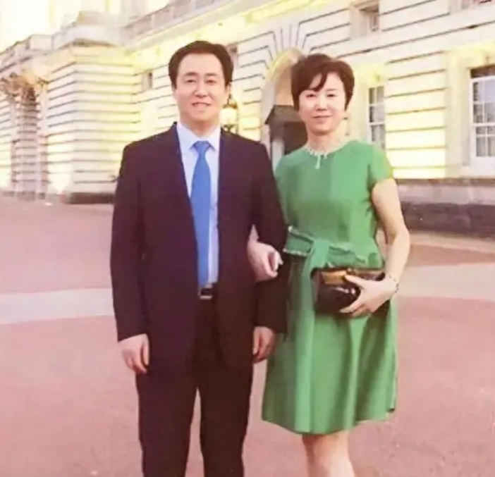 许家印前妻丁玉梅在英状况引关注，恒大“麻烦”缠身何去何从？ - 知乎