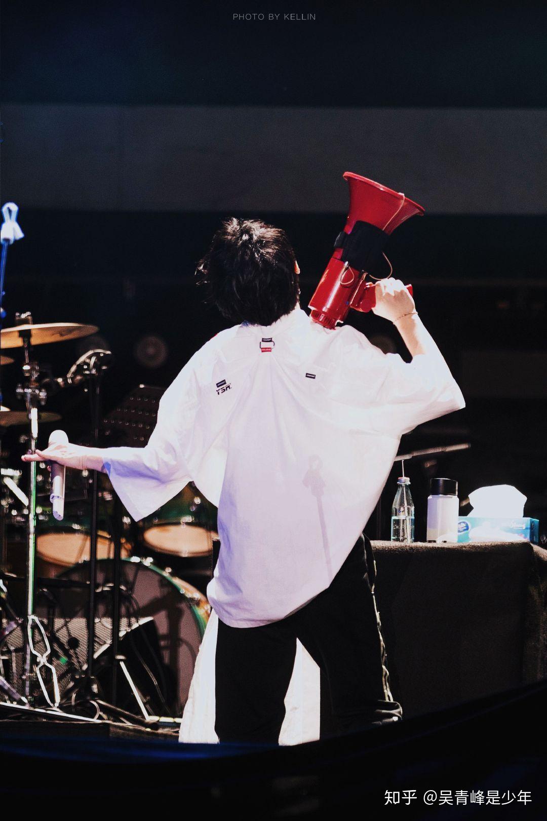 能分享一些吴青峰的图/照片吗? - 知乎