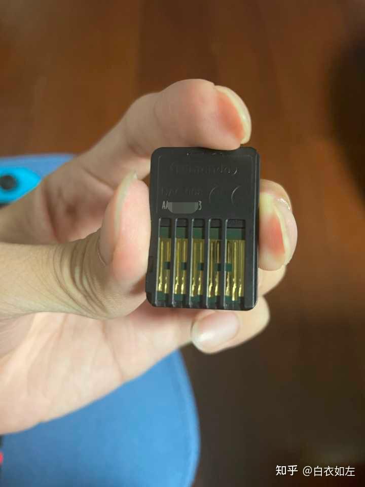 在tb上买的switch全新卡带到手划痕特别明显很深是不是二手的