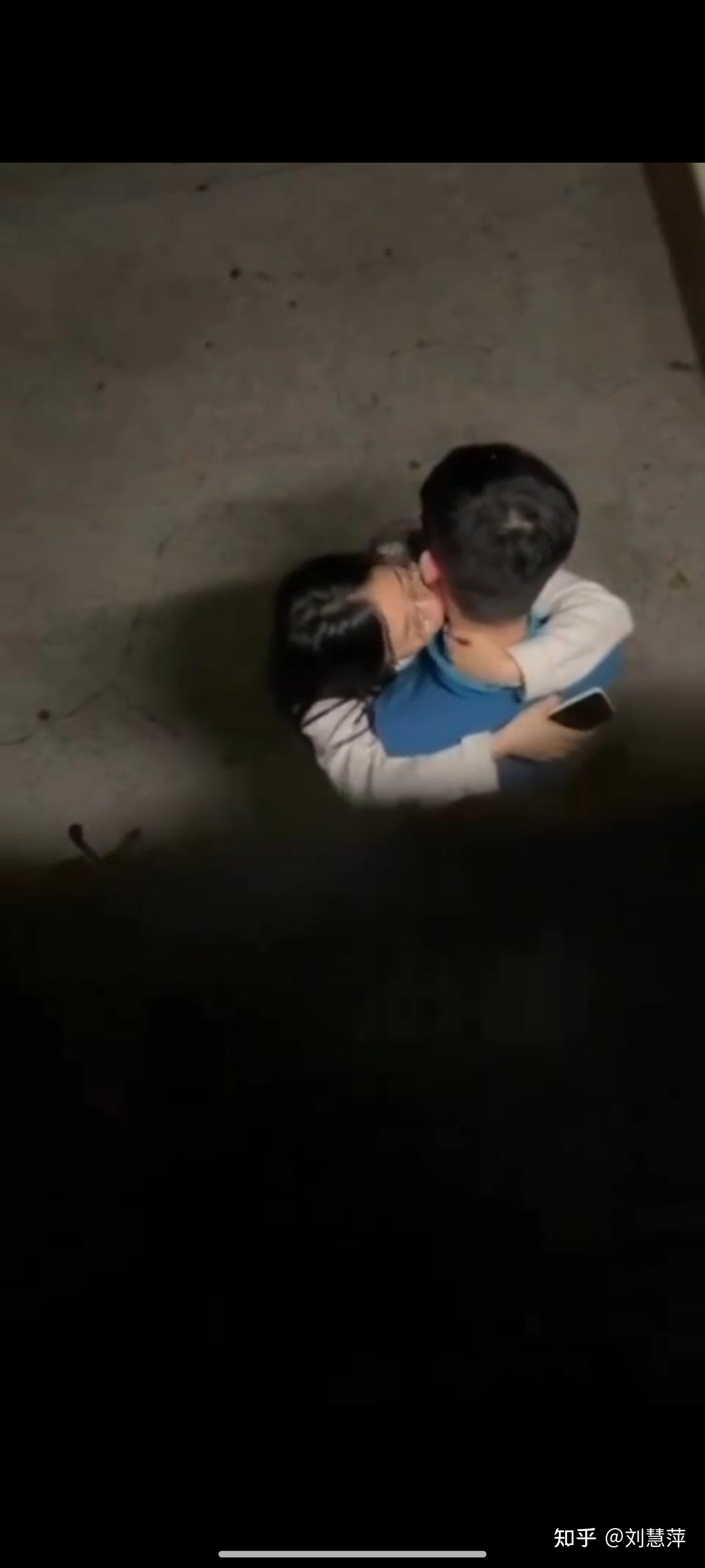 如何评价上海市第二中学女老师出轨男学生?