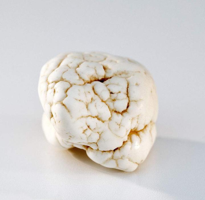 绿松石造假之染色菱镁矿及其鉴定方法