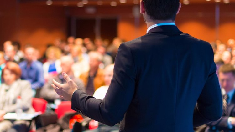 如何锻炼自己不怯场的能力？