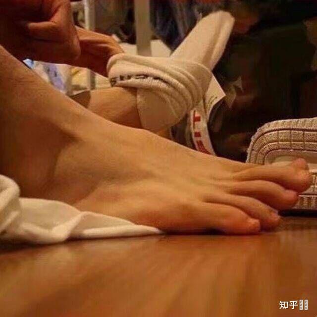 什么样的男人脚好看