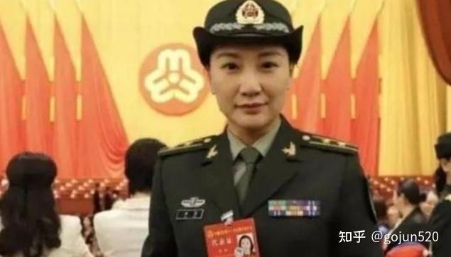 2010年毛新宇一家四口罕见合影儿女同框妻子刘滨气质超绝 - 知乎