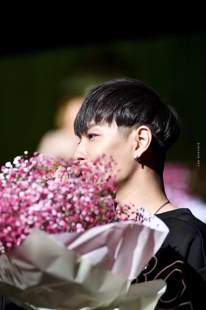 如何评价aomg艺人simond