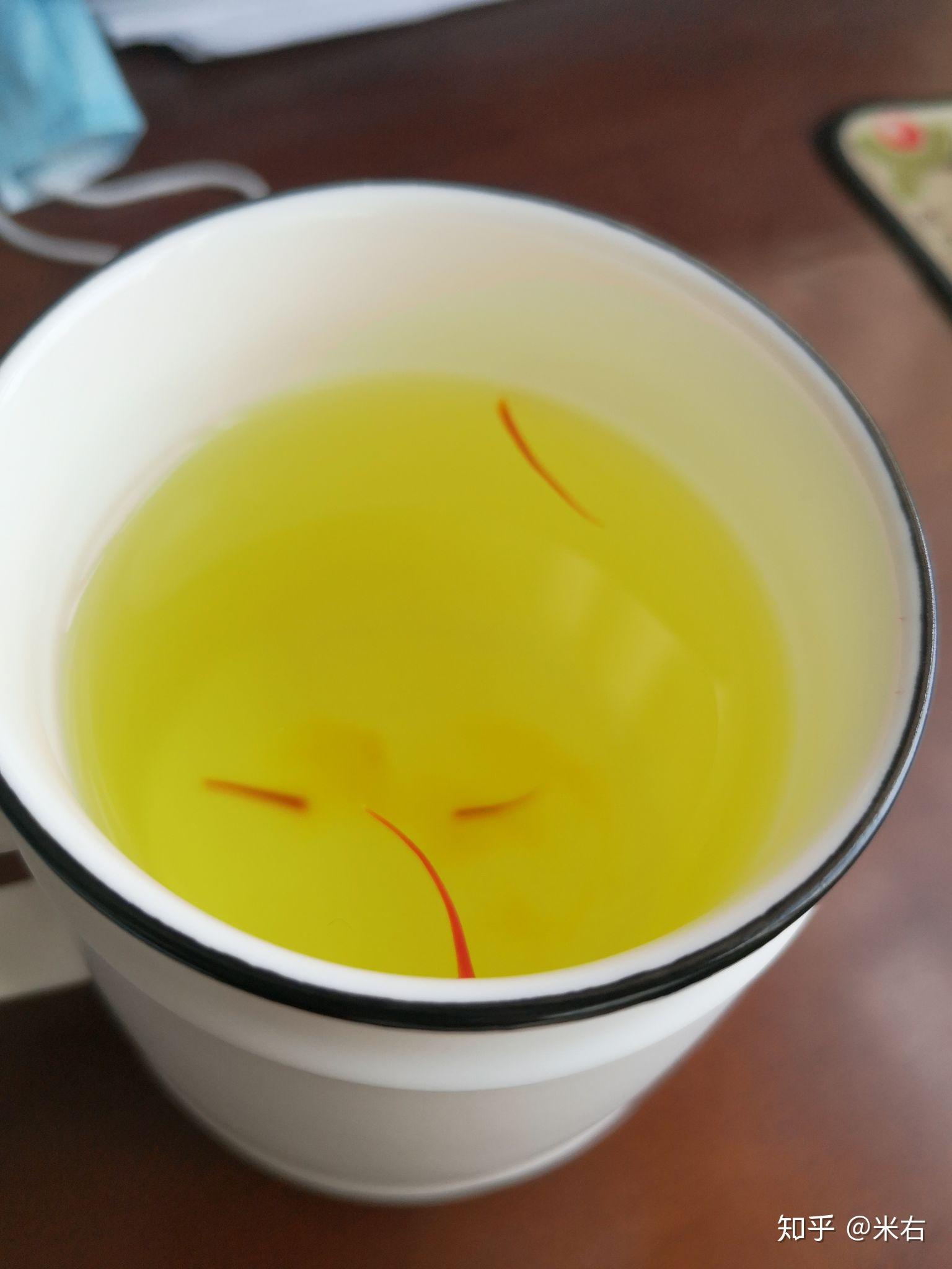 藏红花泡水的颜色是什么样的我这个泡水出来的颜色怎么样