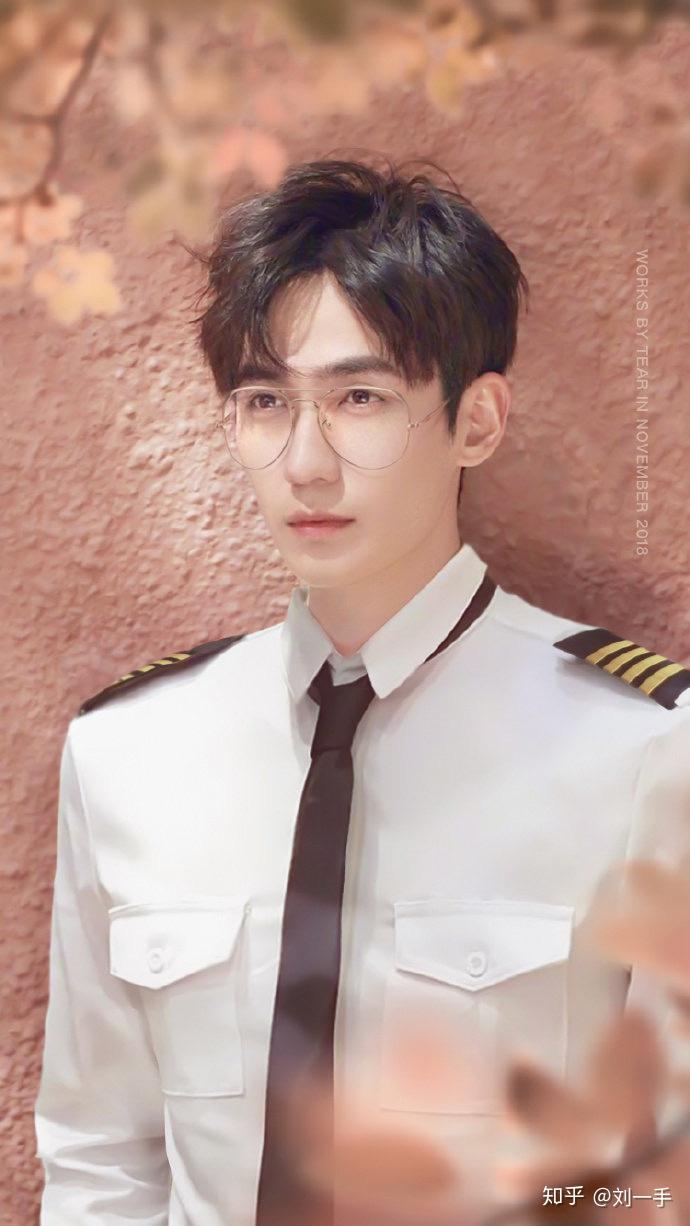 能发一些戴眼镜的帅哥斯文败类照片给我吗真的好喜欢啊