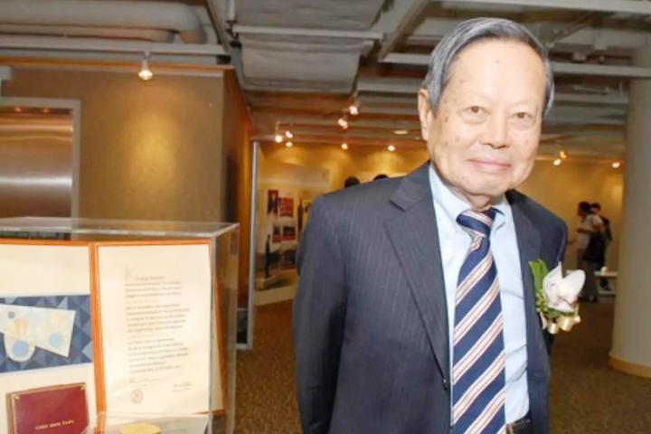 杨振宁葬礼当天,93岁亲弟杨振汉罕见现身,说哥哥还有个未了心愿 - 知乎
