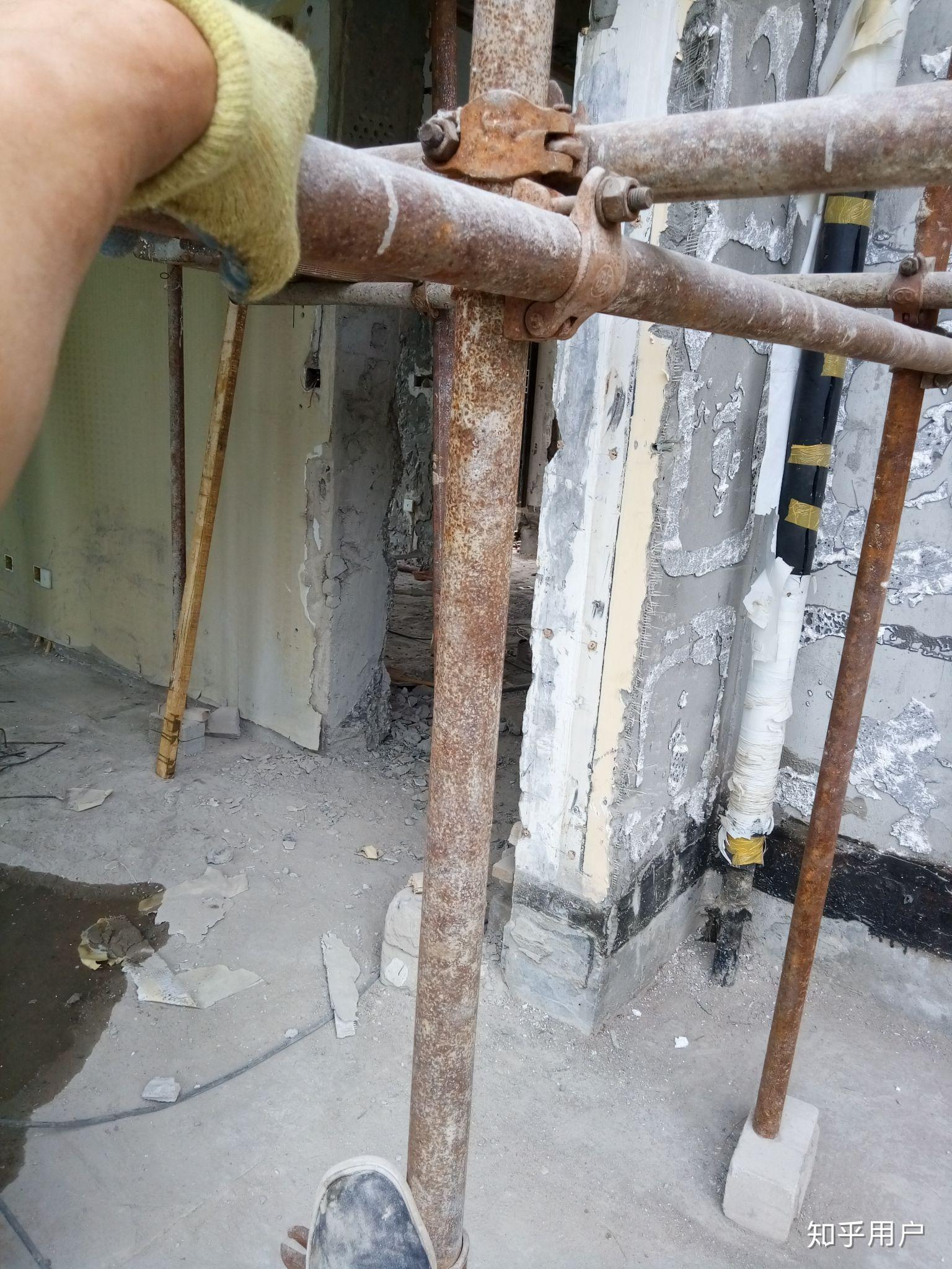 钢管脚手架中的直角扣件旋转扣件对接扣件防滑扣件具体长什么样子