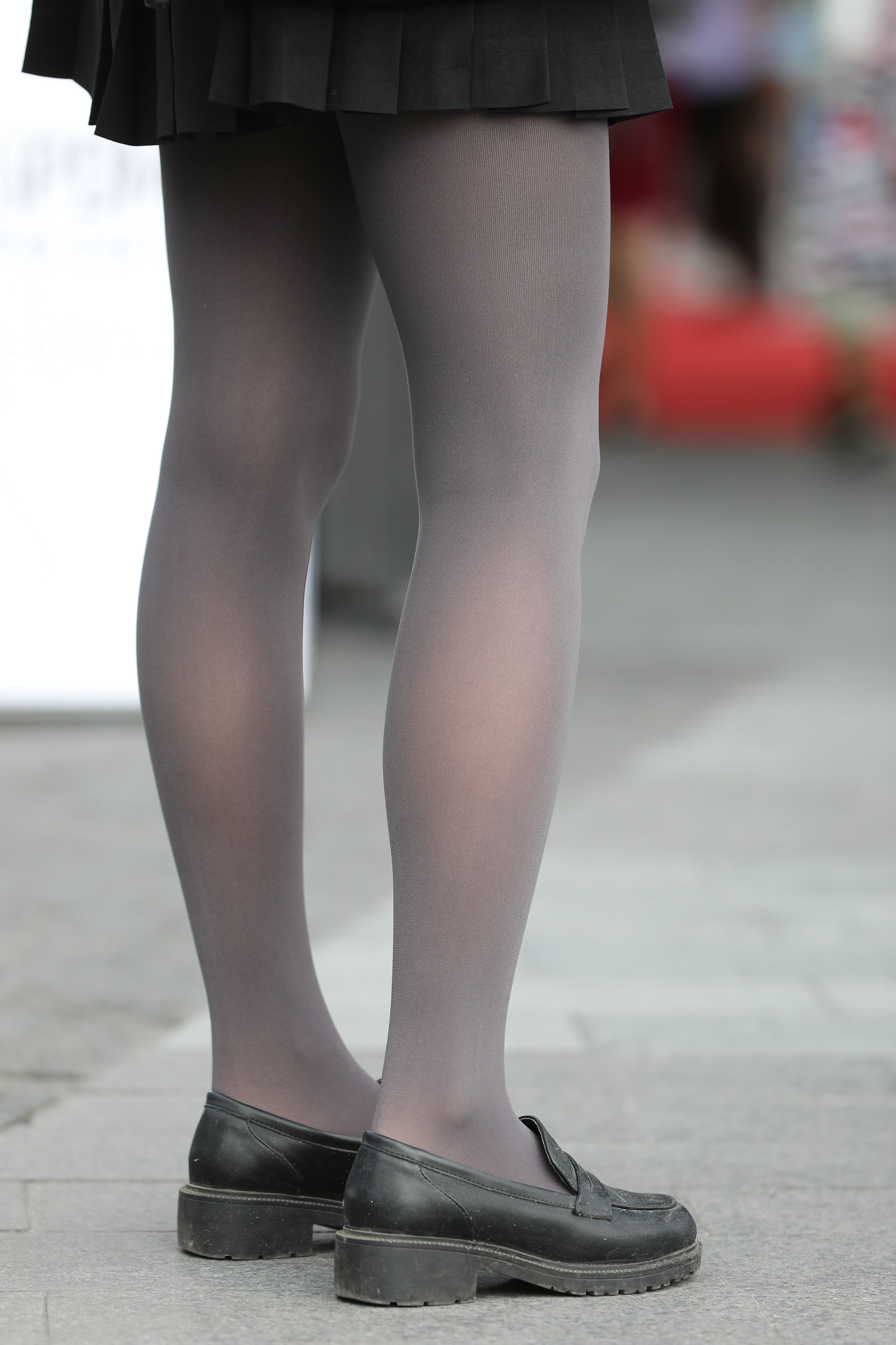 高中生在学校穿校服裤子配丝袜是什么体验