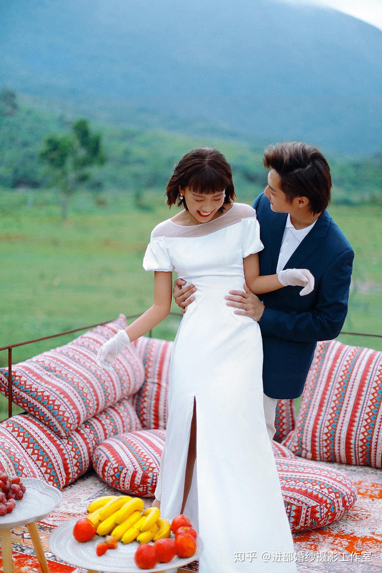 我五月份要拍婚纱照可是我拍照的表情很僵如何练习拍照的表情呢?