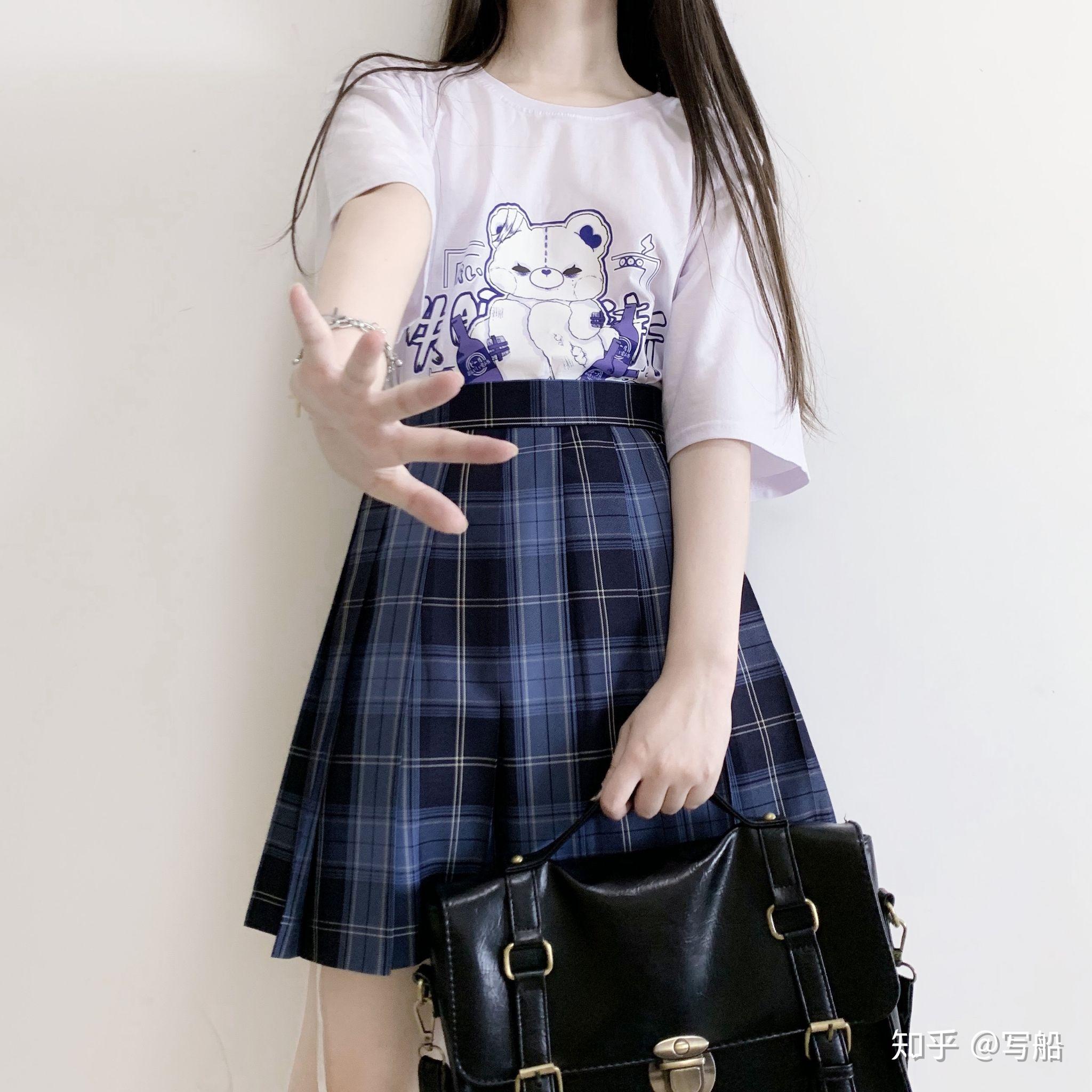 有什么可以搭jk制服格裙的上衣t恤吗