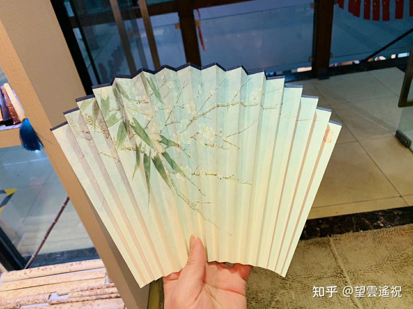 在扇子里清风摇翠是什么意思?有什么其他的分类? - 知乎