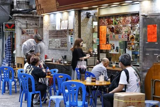 香港餐饮业出现倒闭潮，部分餐厅甩锅深圳抢客，你怎么看待？