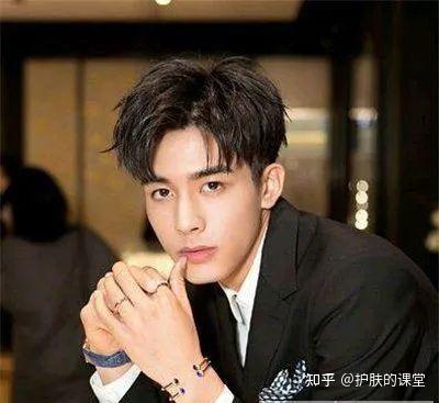 男生韩式发型做对了真的很帅,中分蓬松发型 - 知乎