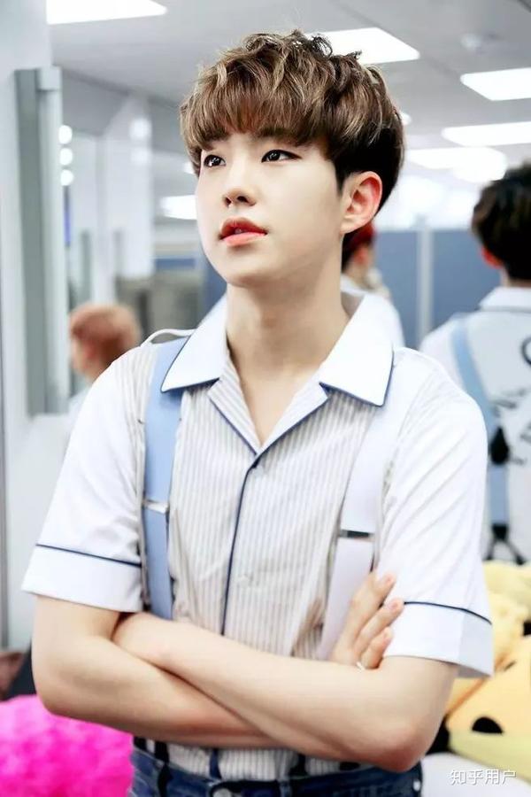 你认为颜值超高的韩国爱豆有哪些 看一眼就让人移不开眼 请各位疯狂甩图