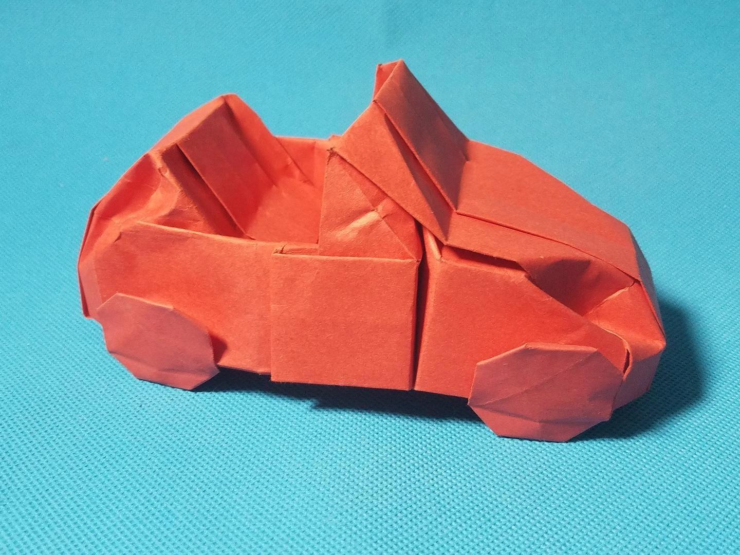 创意无限 vs 精益求精:两辆折纸敞篷车的不同魅力