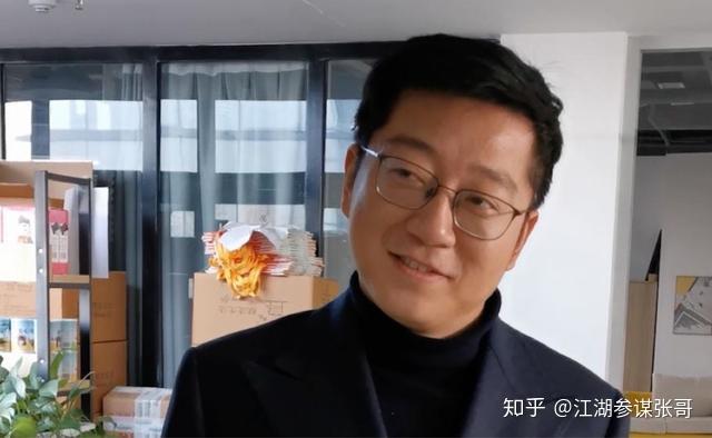 如何看待导演张策不再担任朱一旦枯燥生活的导演对于双方来说是双赢