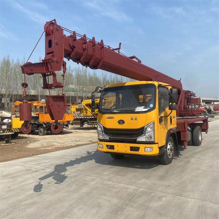 重汽豪曼10吨汽车吊改装吊钻一体机 欢迎咨询