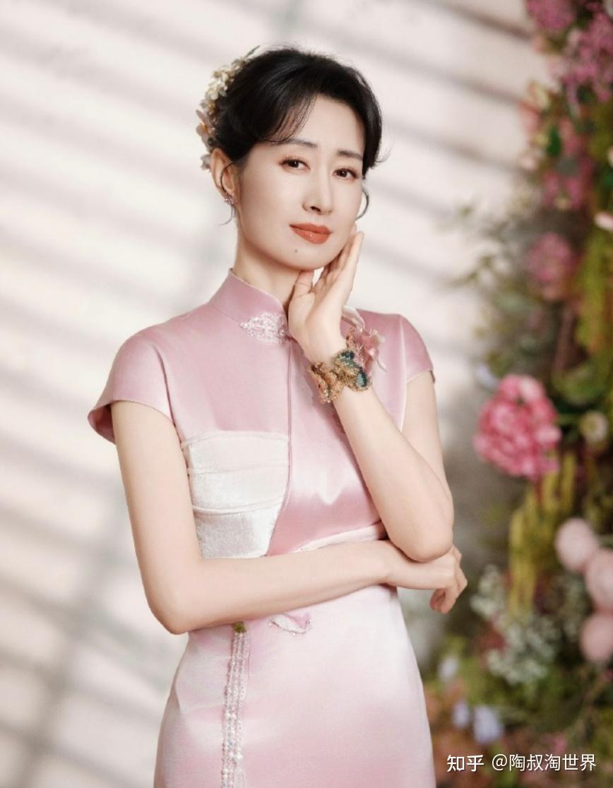 2026年春晚第一个节目「立春」太养眼了,你最喜欢哪位女明星的造型? - 知乎