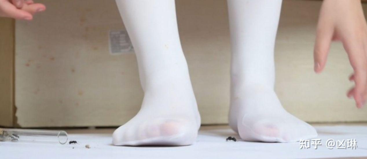 女生进有没有女生踩死过蚂蚁之类的虫子的穿什么鞋子踩的