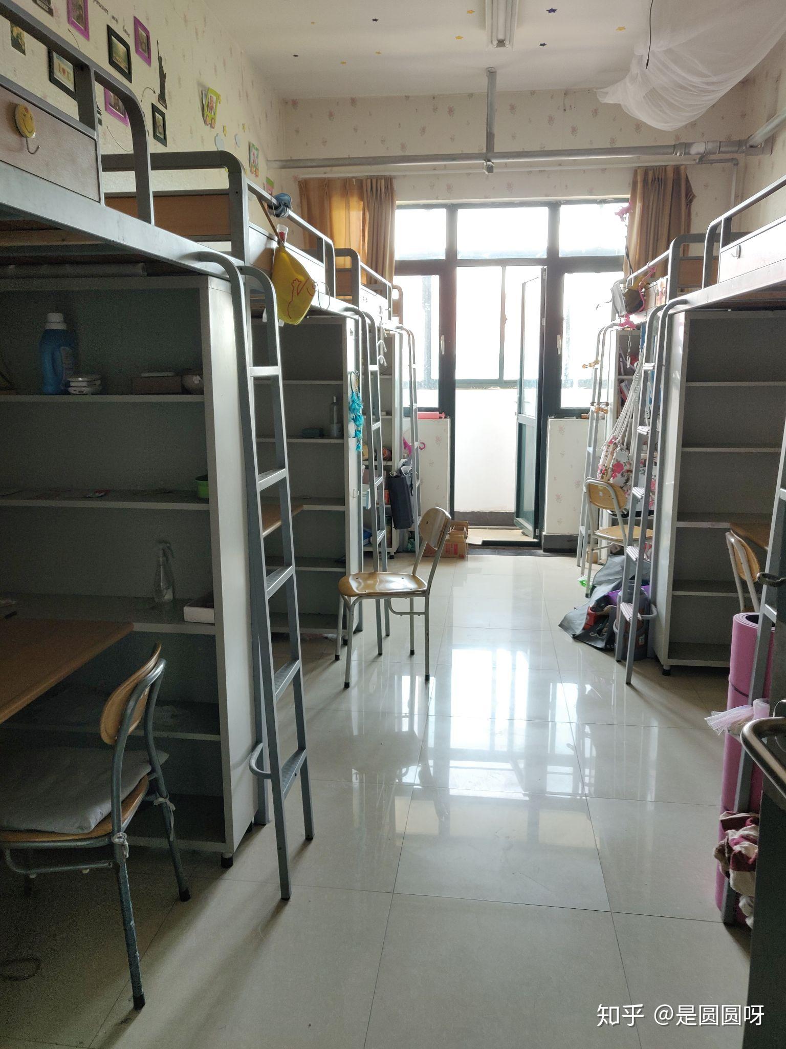青岛理工大学的宿舍是啥样的求各位学哥学姐发发照片