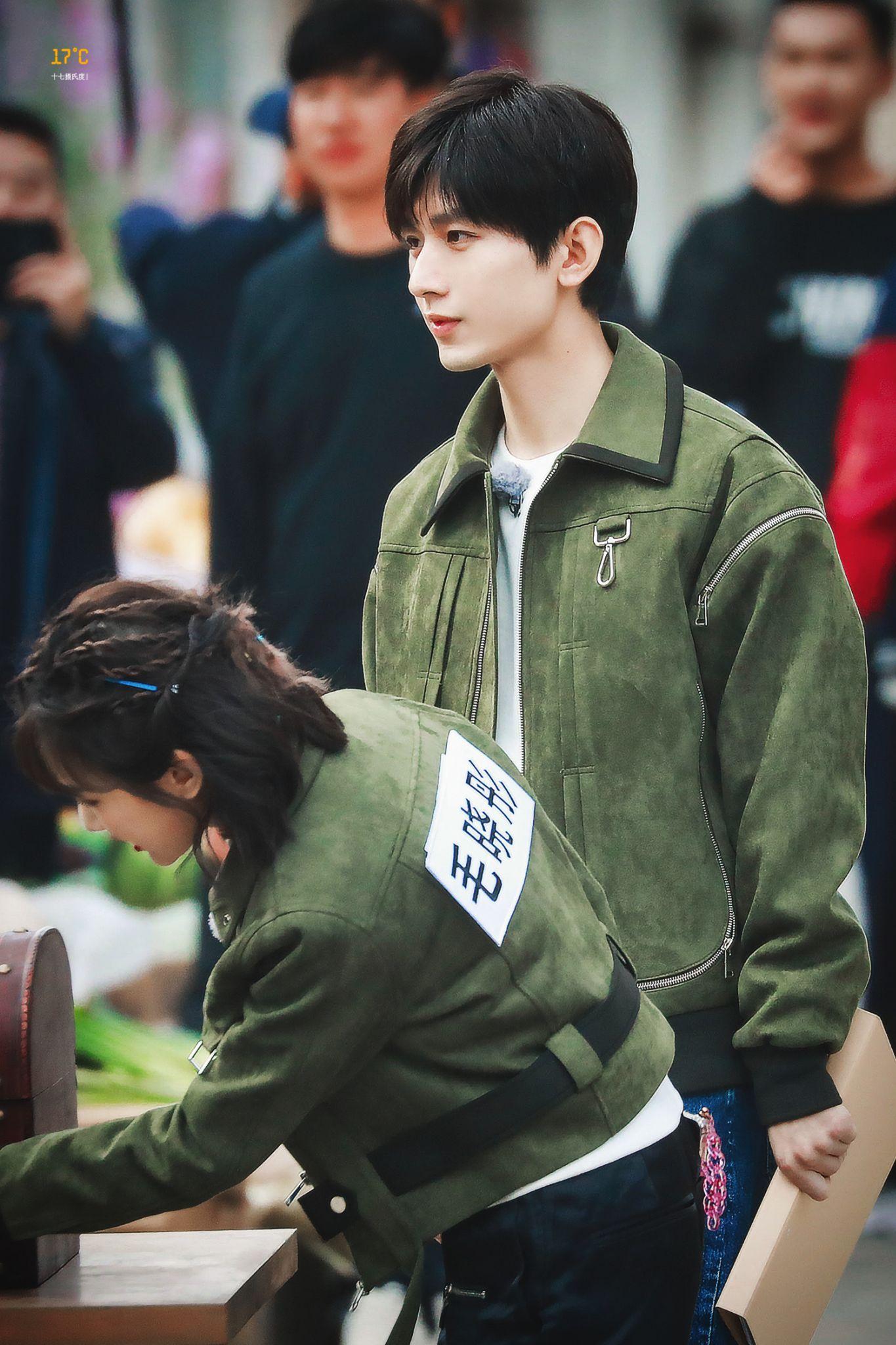 如何评价成毅在奔跑吧黄河篇中的表现?他有没有综艺感 综艺感足不足?