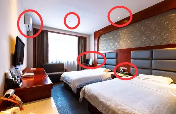 女孩住酒店发现顶灯藏有摄像头酒店应该为偷拍摄像头负责吗住酒店如何