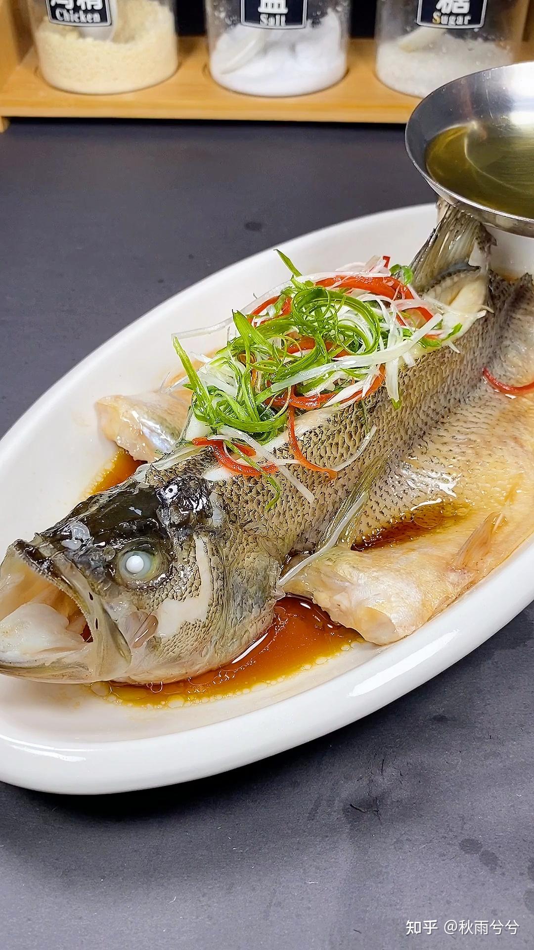 清蒸鲈鱼怎么做好吃下饭?