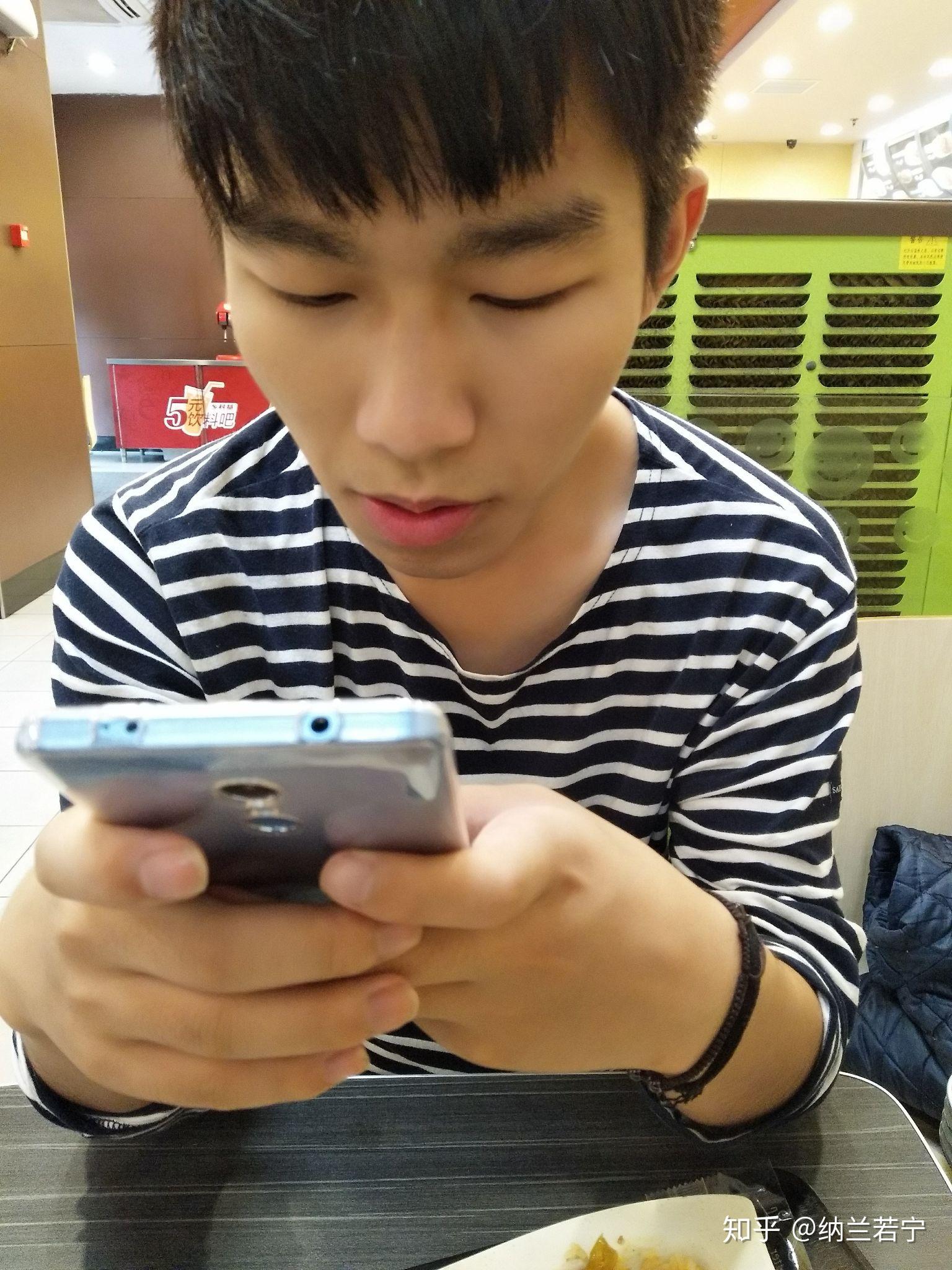 网恋对象一个月了挺喜欢他的昨天他突然发自拍给我觉得他长的丑怎么办