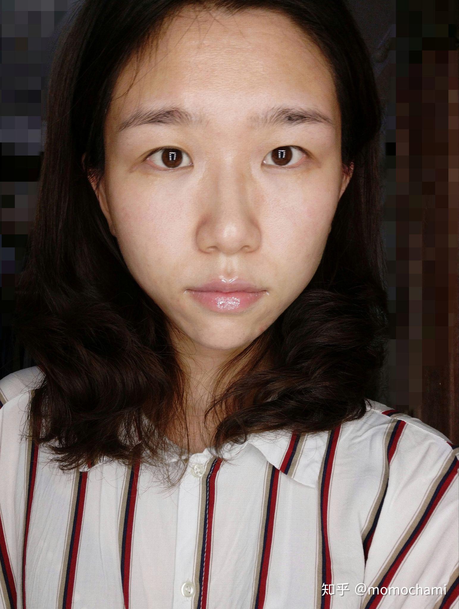 求解下巴有两个窝是什么东西