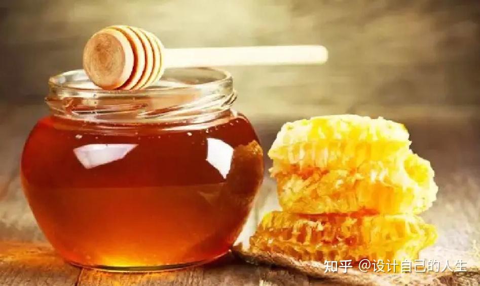 蜂蜜和什么不能一起吃鸡蛋呢(蜂蜜跟啥不能一起吃)