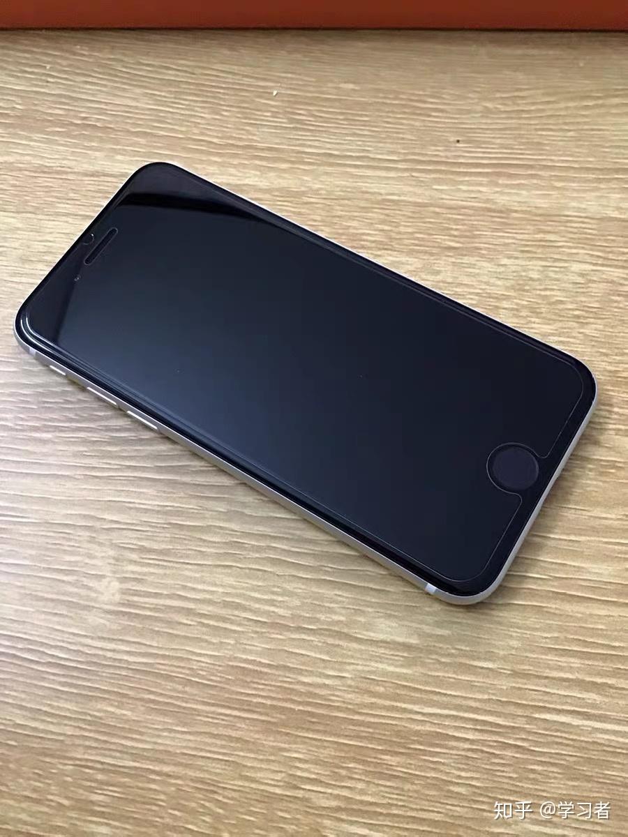 请问大家的苹果se2都贴什么牌子的屏幕膜