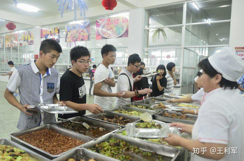 有知道山东烟台南山学院的宿舍咋样食堂教室咋样的兄弟吗