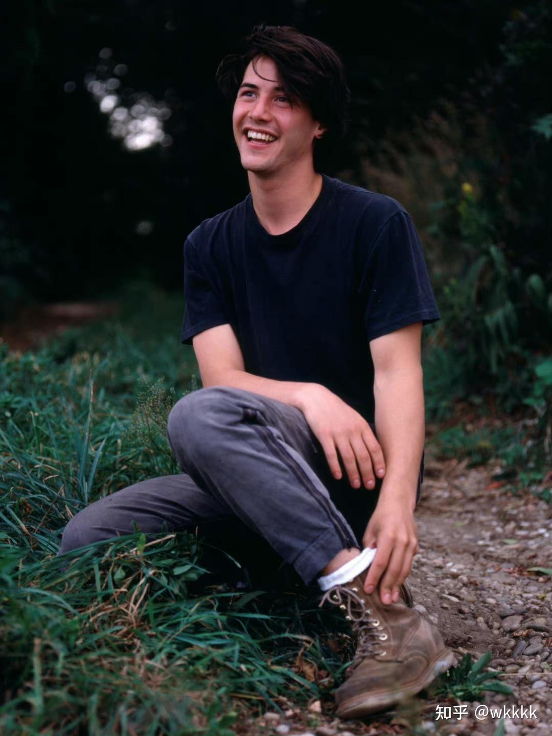 有哪些黑发的看起来长的很温柔的欧美男星吗? - 知乎