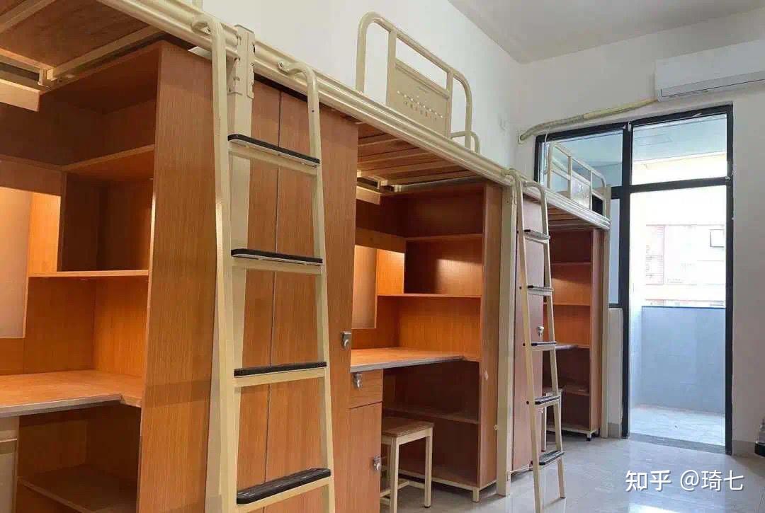 能上传些泸州高中城西校区的照片或者忠山校区的照片吗?