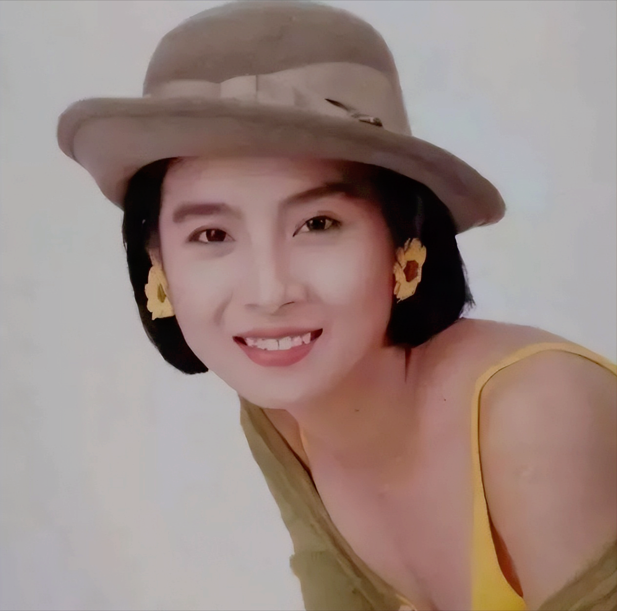 如何评价琼瑶女郎岳翎?