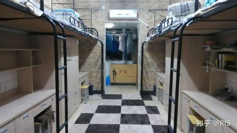 南京林业大学宿舍有上床下桌吗?