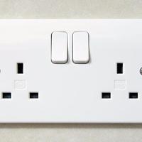 公牛插座为什么要用异型螺丝？