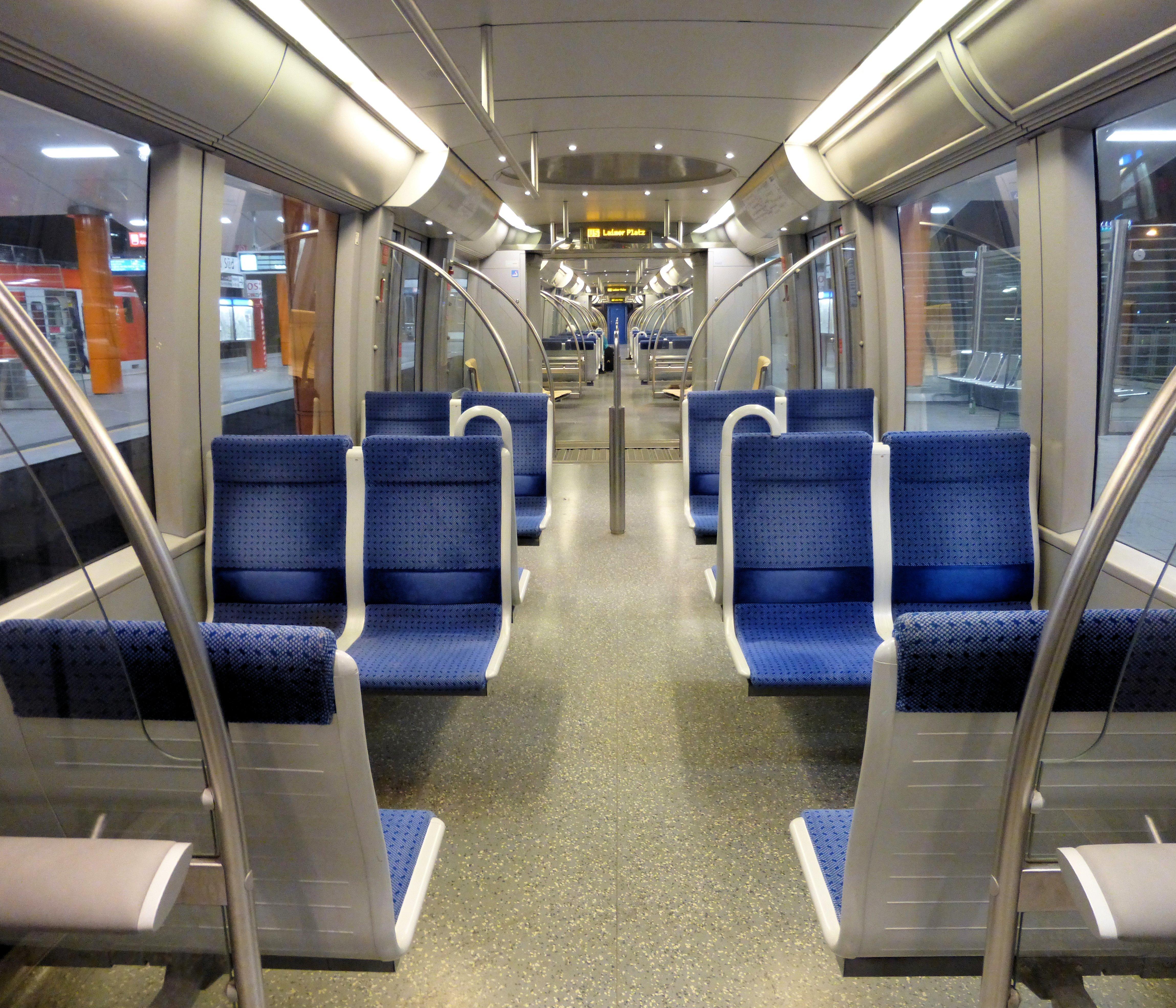 为何地铁的座位都被设计的如此丝滑? - 知乎