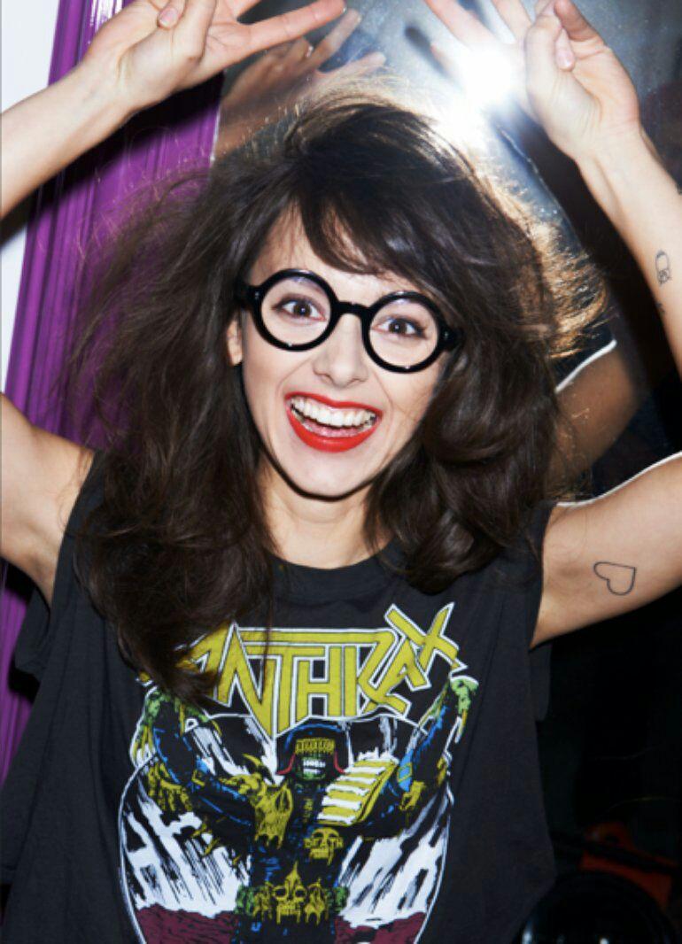 巫师3血与酒中欧立安娜唱的歌lullaby of woe现实中的女声歌手是谁啊?