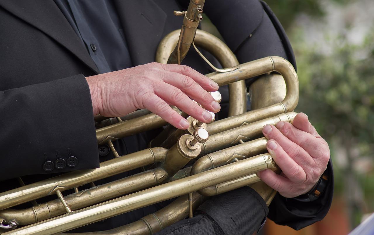 2. 高端财产揭秘