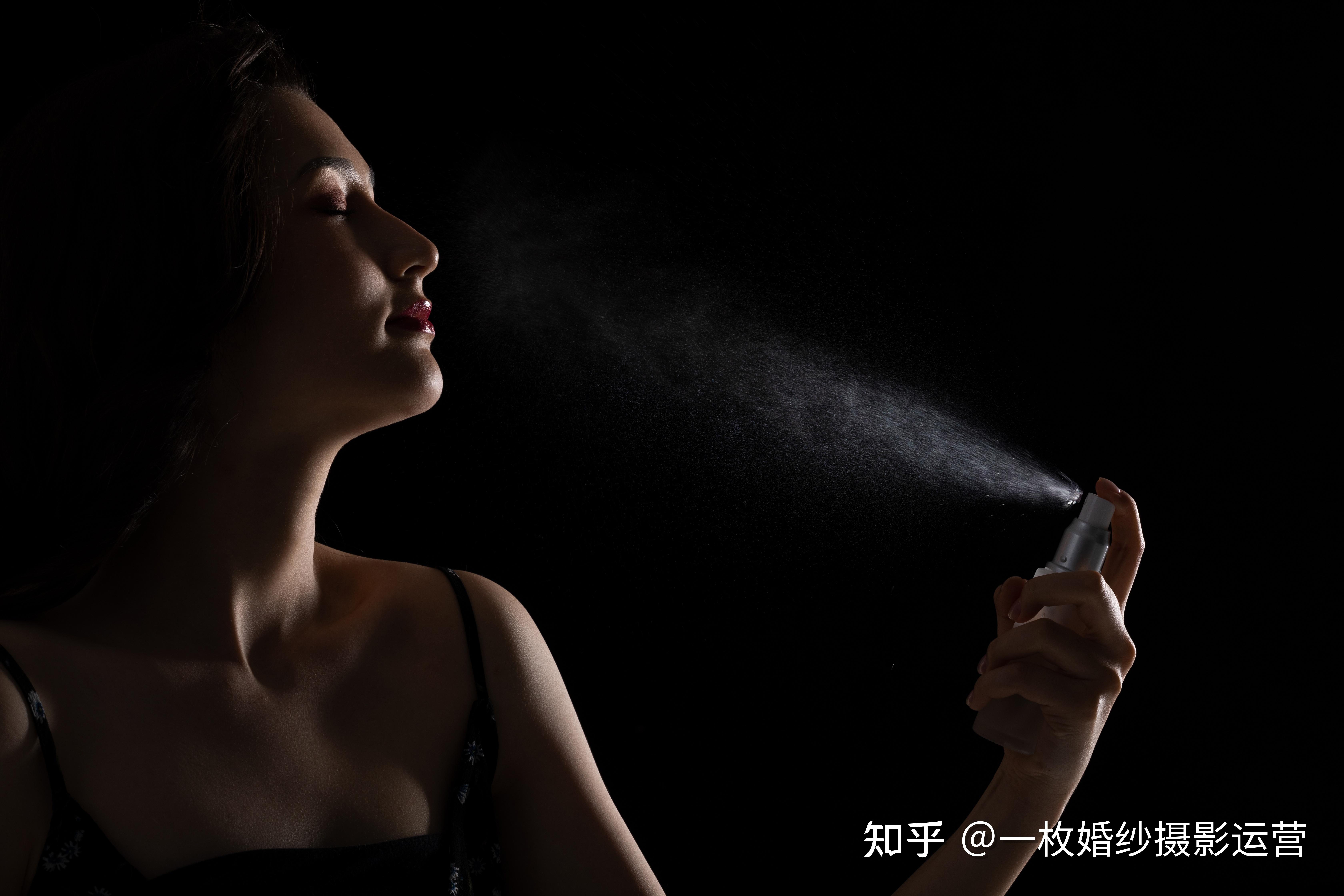请问一下大家对一个女大学生每天喷香水怎么看呢