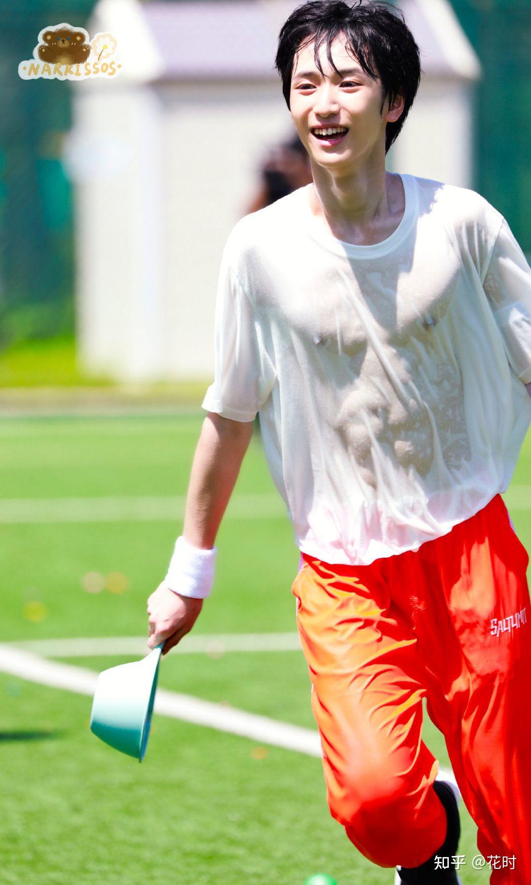 有没有哪位大姐有时代少年团崽子们的腹肌照啊