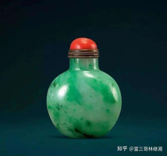 小小一个鼻烟壶集工艺之大成，却已成为翡翠界的绝唱- 知乎